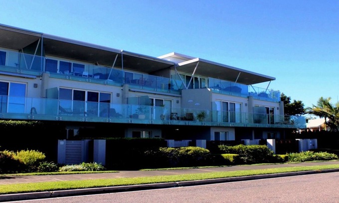 Hawks Nest House | Immaculate 'Majestic Views' with Oceanfront Comforts