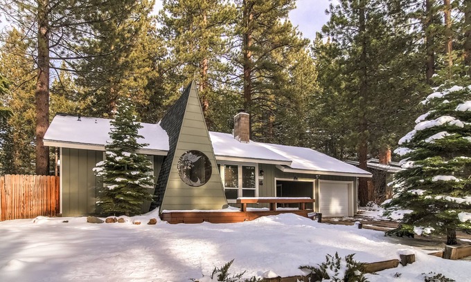 Montgomery Estates Cabin | Experience Bear Creek Cabin: A 2-Bedroom Tahoe Getaway