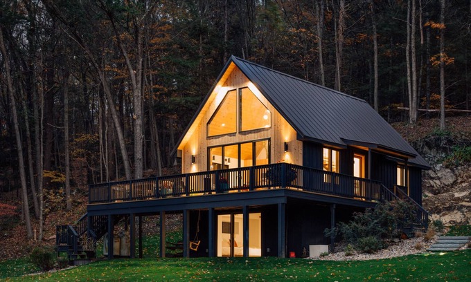 Rhinebeck House | Secluded Cottage Retreat with Kitchen & Breakfast Included