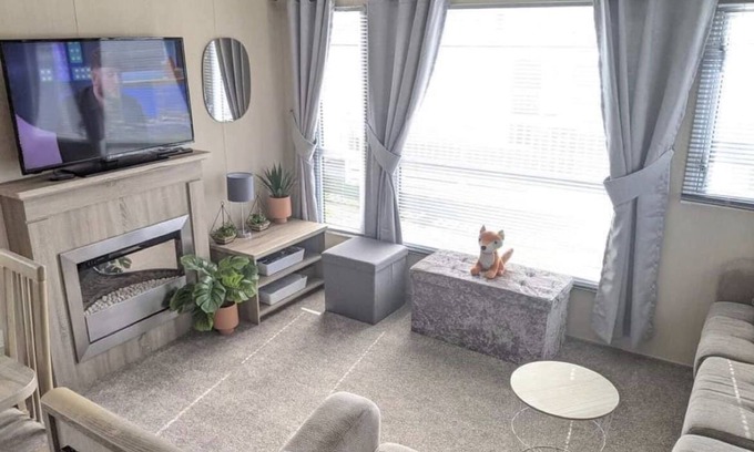 Porthcawl Apartment | Immaculate Oceanfront 3-Bed Caravan in Porthcawl