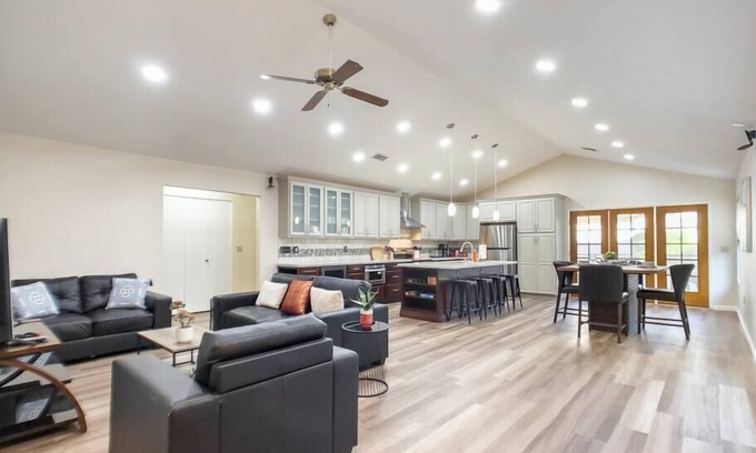 Chandler House | Immaculate Single-Story 3-Bedroom Retreat in Chandler