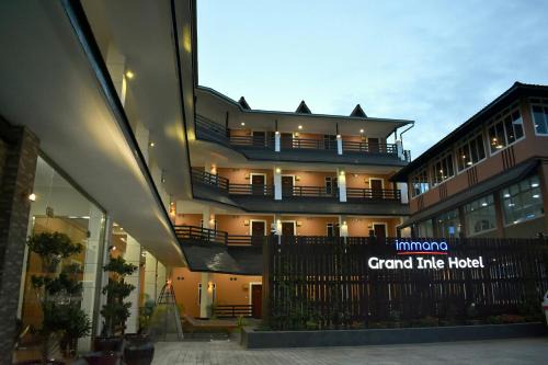 Nyaungshwe Hotel | Experience Immana Grand Inle Hotel: Pool, Restaurant & More