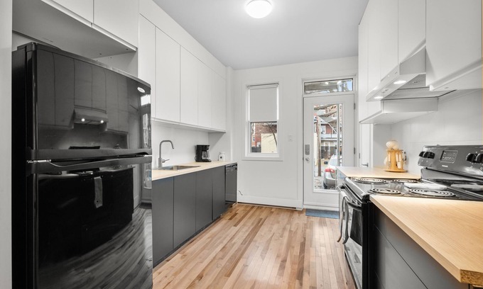 Hochelaga Apartment | Bright and Spacious Apartment Near Downtown - Pet Friendly