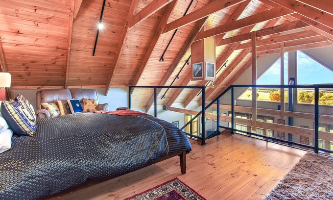 Currency Creek House | Reconnect with Nature and Enjoy Breathtaking Views