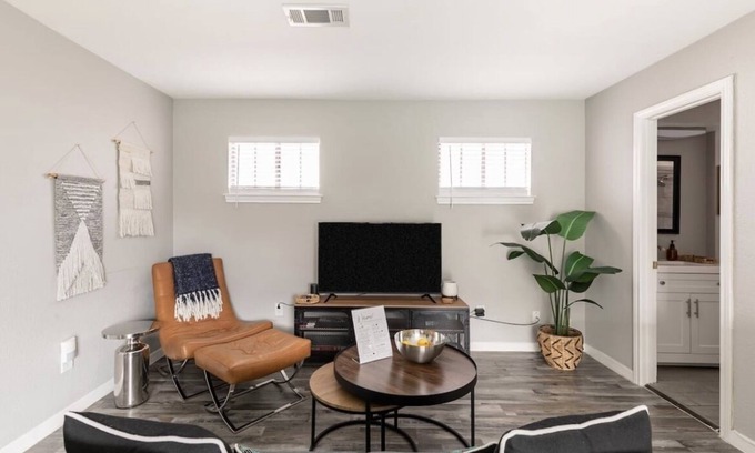 Lower Greenville Apartment | Discover Vibrant Dallas Culture in a Cozy Urban Retreat
