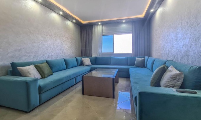 Azla Apartment | Family-Friendly Immeuble Familial Imad with Ocean Views