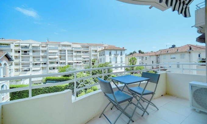 Carnot Apartment | Inviting IMMOGROOM - Cozy 2 Bedrooms in Downtown with Wifi