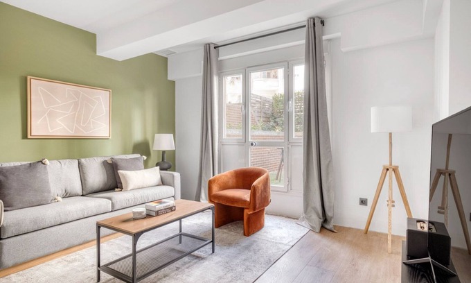 El Viso Apartment | Impeccable Chamartín 1BR with Terrace and Pet-Friendly Perks