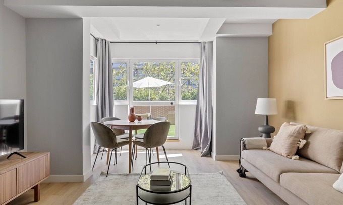 El Viso Apartment | Impeccable Chamartín 2BR with Terrace and Great Amenities