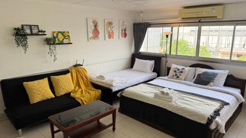 Ban Mai Apartment | Convenient Stay at IMPACT Challenger, Perfect for Families