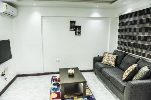 Santeo Apartment | Cozy 1-Bed Airbnb with Pool in Borteyman