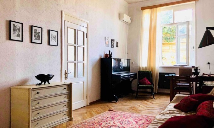 Sololaki Apartment | Modern 2-Bed Apartment with Breakfast in Central Tbilisi