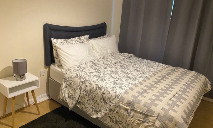 Thamesmead Apartment | Stylish 2-Bed Apartment in London with Family Amenities