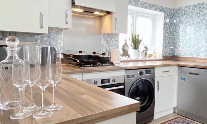 Bicester House | Stylish 2 Bedroom House in Bicester - Rated 10/10 by Guests