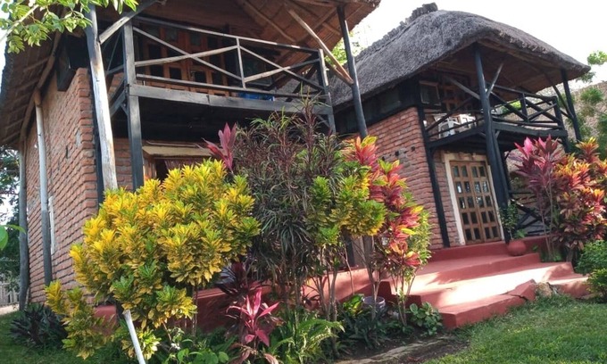 Monkey Bay Cottage | Beautiful 3-Bed Cottage with Kitchen in Cape Maclear
