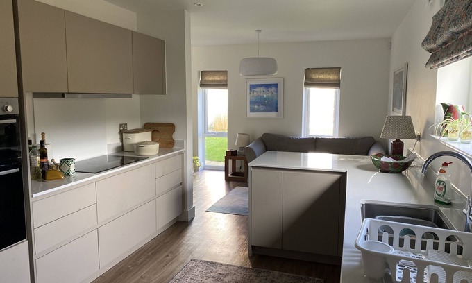 Clyst St Mary House | Inviting 3-Bed House with Kitchen in Topsham, Exeter