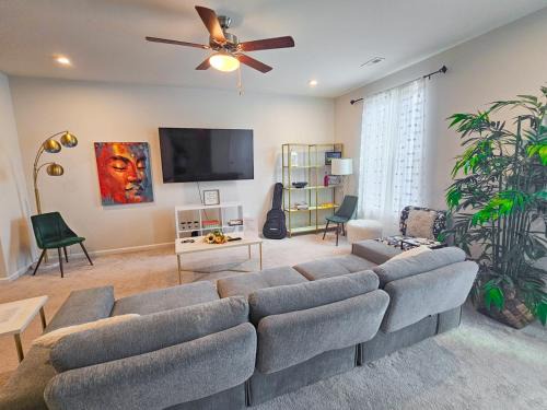 Cary House | Impeccable 3BR Townhouse Near RDU & Hospitals