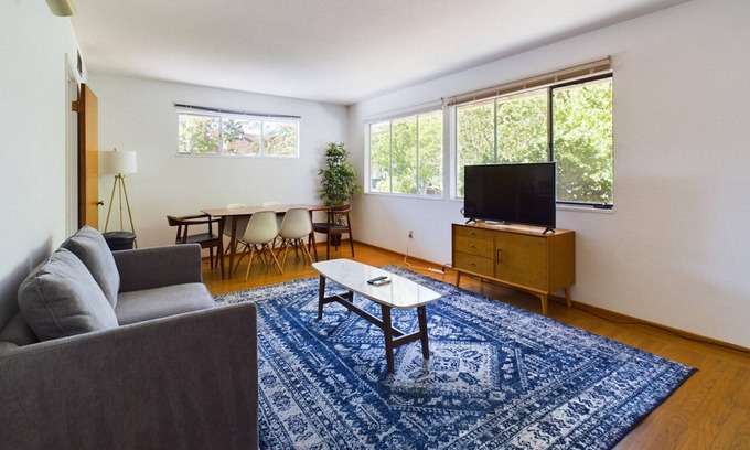 University South Apartment | Stylish Palo Alto 1BR with Kitchen & Parking, Near Parks