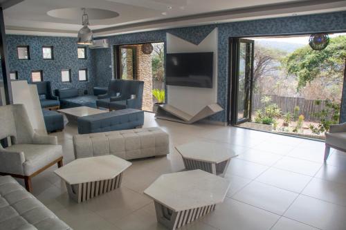 Jozini Villa | Impecto Guest House: Relaxing Pool, Spa & Family-Friendly Stay