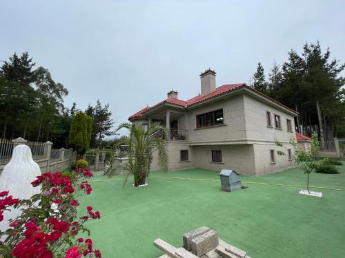 Carral House | Nature Retreat: Family-Friendly Getaway with High Ratings