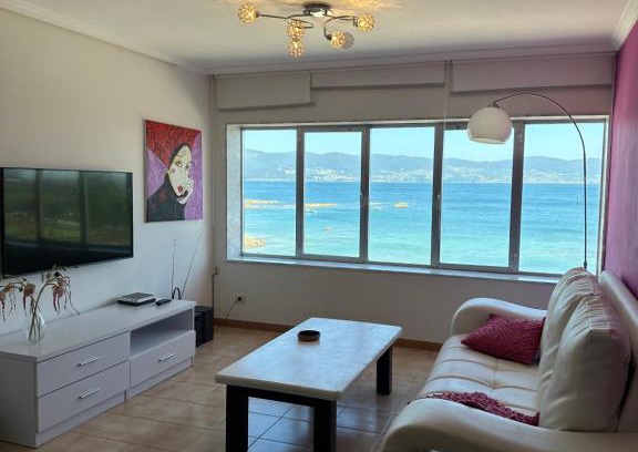 Sanxenxo Apartment | Beautiful Oceanfront Apartment with Family-Friendly Amenities