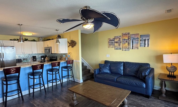 Put-in-Bay Condo | Beautiful 3 BR Condo on Lake Erie with Pool & Great Views
