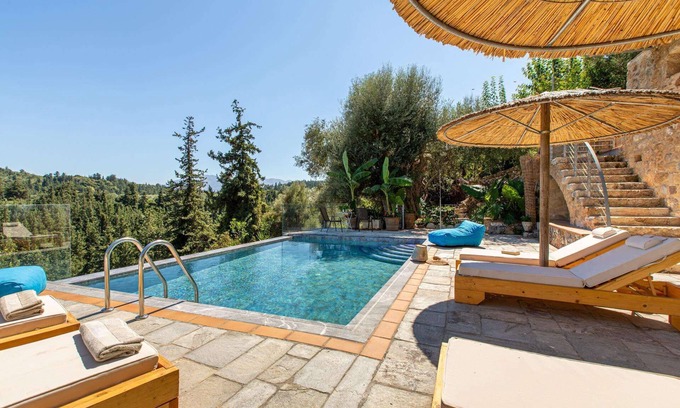 Maheri Villa | Beautifully Restored House with Private Pool & Ocean Views