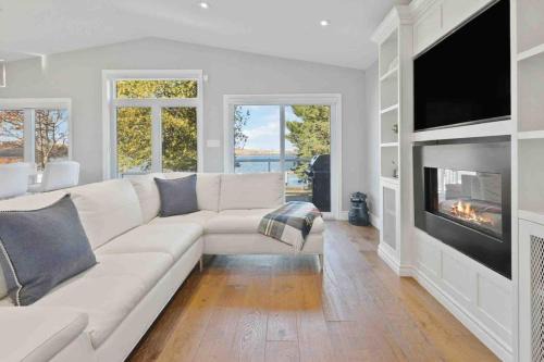 Port McNicoll House | Modern Waterfront Retreat on Georgian Bay, Pet Friendly
