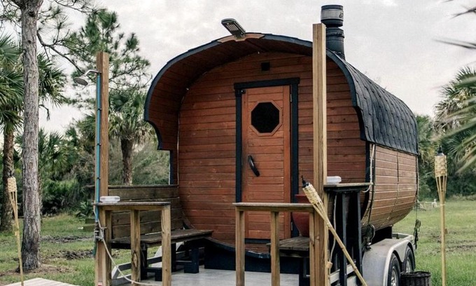 Clewiston House | Impressive Secldued Cabin in Belle Glade, Florida