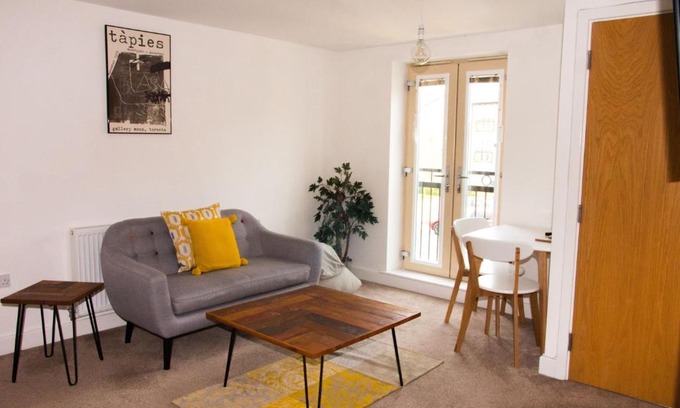 Leeds House | Stylish Urban Townhouse in Leeds City Centre - Pet Friendly