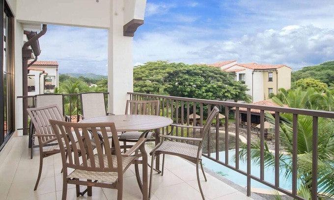 Coco Condo | Stunning 3rd-Floor Oasis with Ocean View and Pool Access