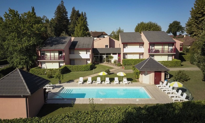 Salies-de-Bearn Apartment | Family-Friendly Retreat with Pool and Spa Amenities