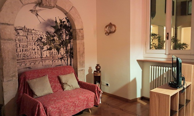 Centro Storico Apartment | Elegant Retreat Near Duomo: Guest Rated 9.8/10