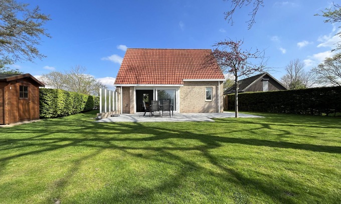 Brouwershaven House | Relaxing 6-Person House with Garden in Quiet Location