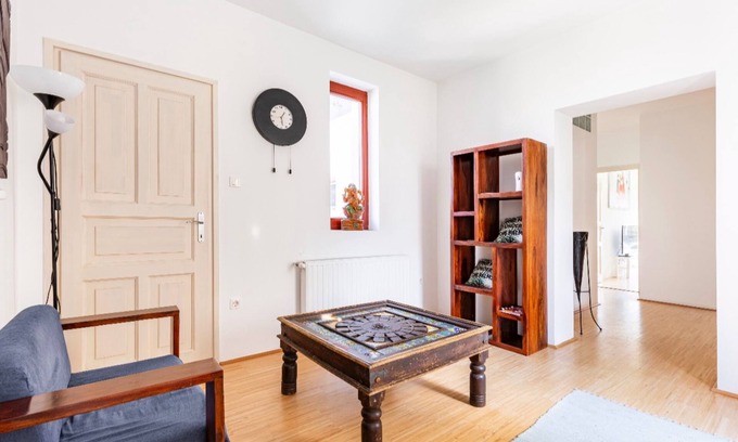 Obuda hegyvideke Apartment | Relax in a Green Oasis with City Panoramas in Buda
