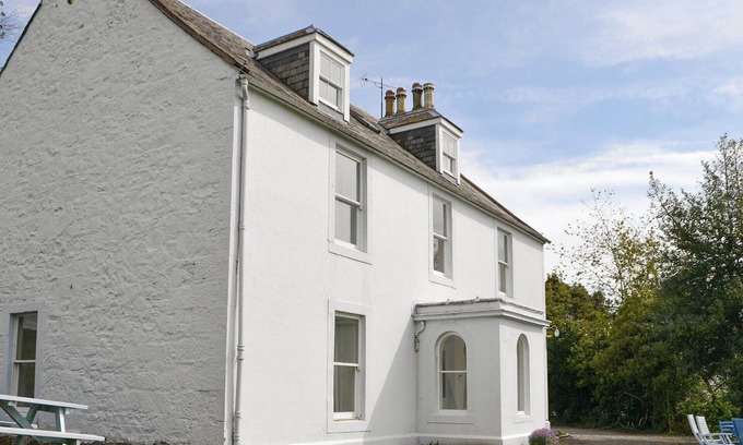Newbridge Cottage | Wildlife Retreat: Guest Rated 9.6 with Lake Views