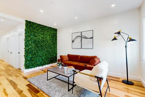 Everett House | Perfectly Located Between the Coast and the City