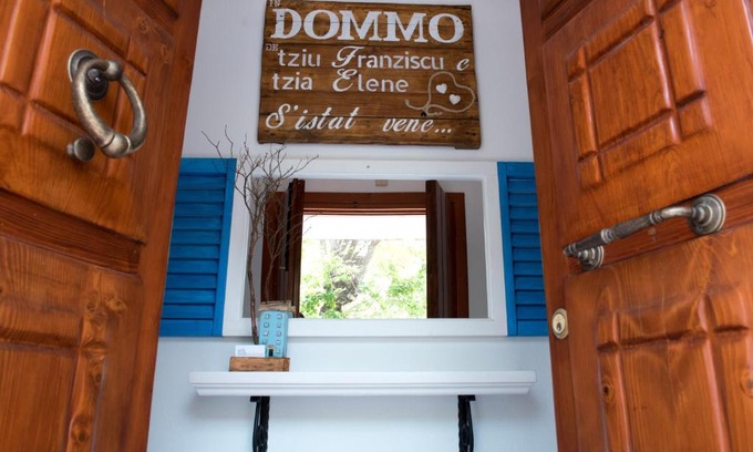 Orosei House | Family-Friendly Stay at Dommo de Tziu Franziscu & Tzia Elene