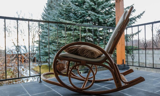 Gyumri Hotel | Discover Gyumri: Family-Friendly Stay with Breakfast & Hot Tub