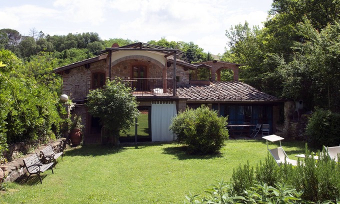 Mercatale Val di Pesa Villa | Discover Chianti: Villa with Private Garden & Outdoor Hot Tub