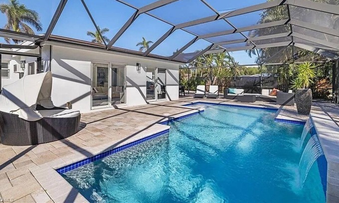 Lake Park House | In Heart of Naples! Beach 1 Mile, Beautiful Resort-Like Backyard Heated Pool!