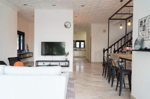 Klang Apartment | Family-Friendly Stay at In Homs 26 with Kitchen Amenities