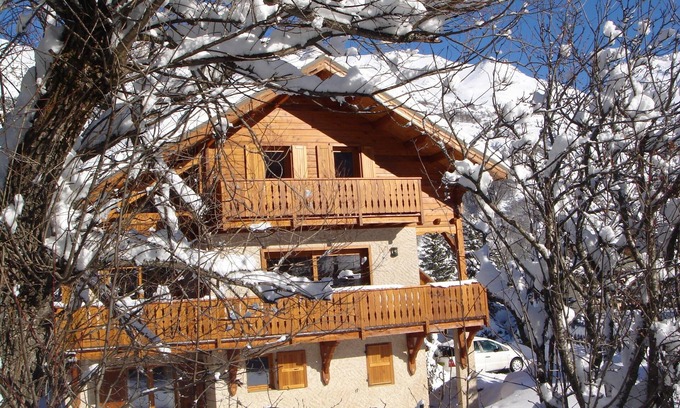Monetier-les-Bains Ski Chalet | Chalet Retreat at the Foot of the Slopes - Guest Rated 9.8