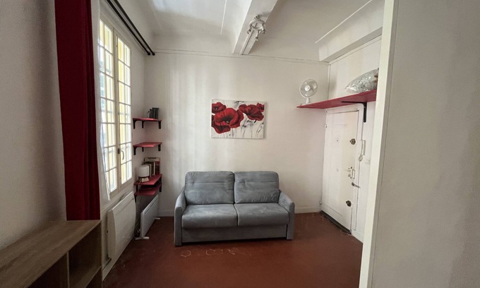 Old Town Apartment | Elegant Escape in Old Nice, Steps from the Sea & Market
