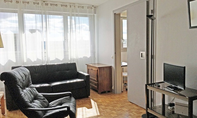 13th Arrondissement Apartment | Elegant Paris Stay at Place d'Italie with Eiffel Tower Views