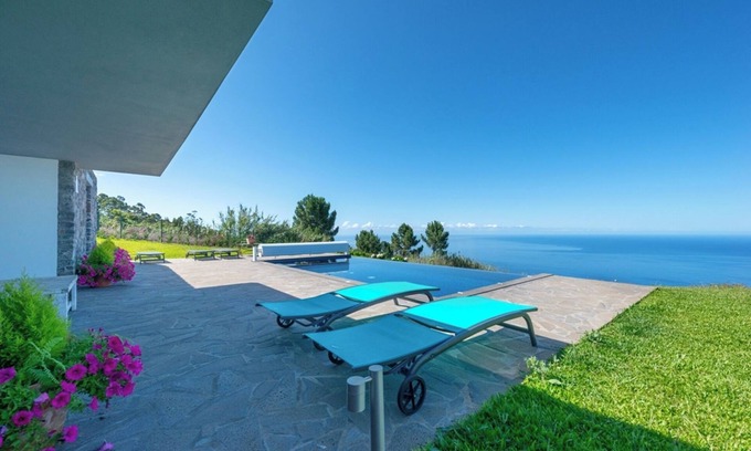 Prazeres Cottage | Relax in Peaceful Prazeres | Qta. Inácia Hibiscus Studio