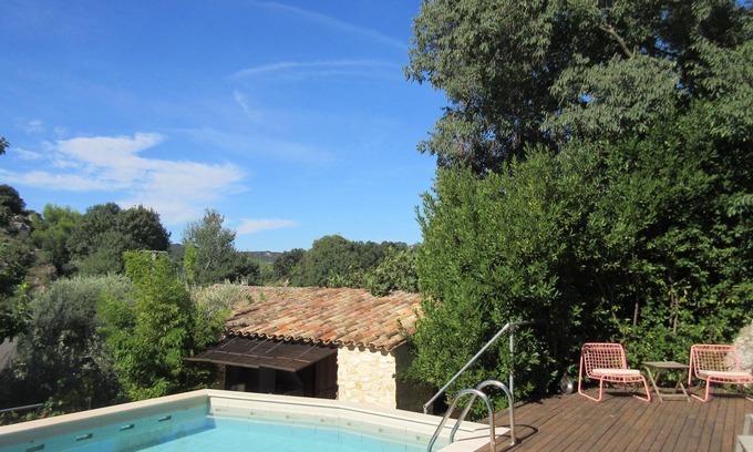 Tavel House | Delightful Provencal Mas Gite for Two with Pool Access