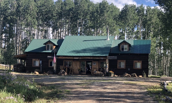 Dolores Cabin | Tranquil Stay Amidst the Aspens in Southwest Colorado