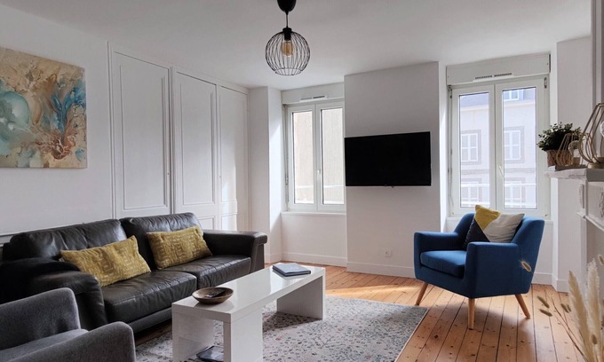 Granville Apartment | Discover Granville: Oceanfront Pool Hotel with Spa Access