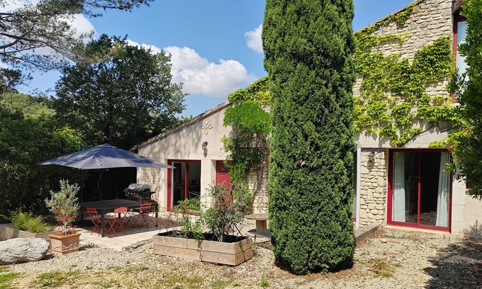 Lagarde Pareol Cottage | Serene Ground Floor Apartment with Garden by Oak Trees